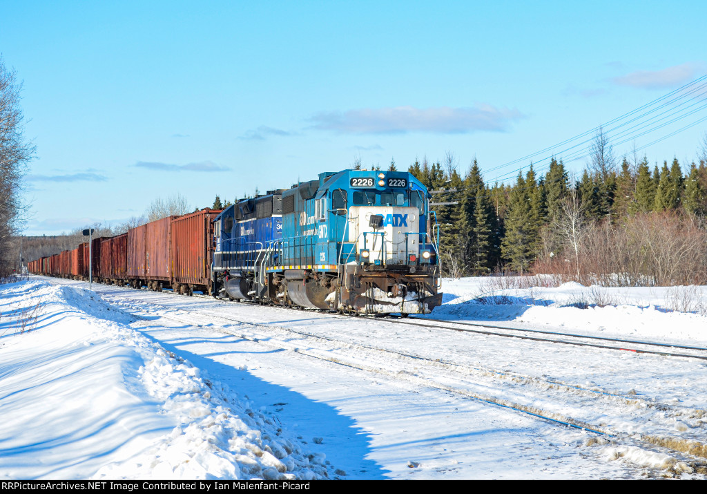 GMTX 2226 on the MNR St Leonard local